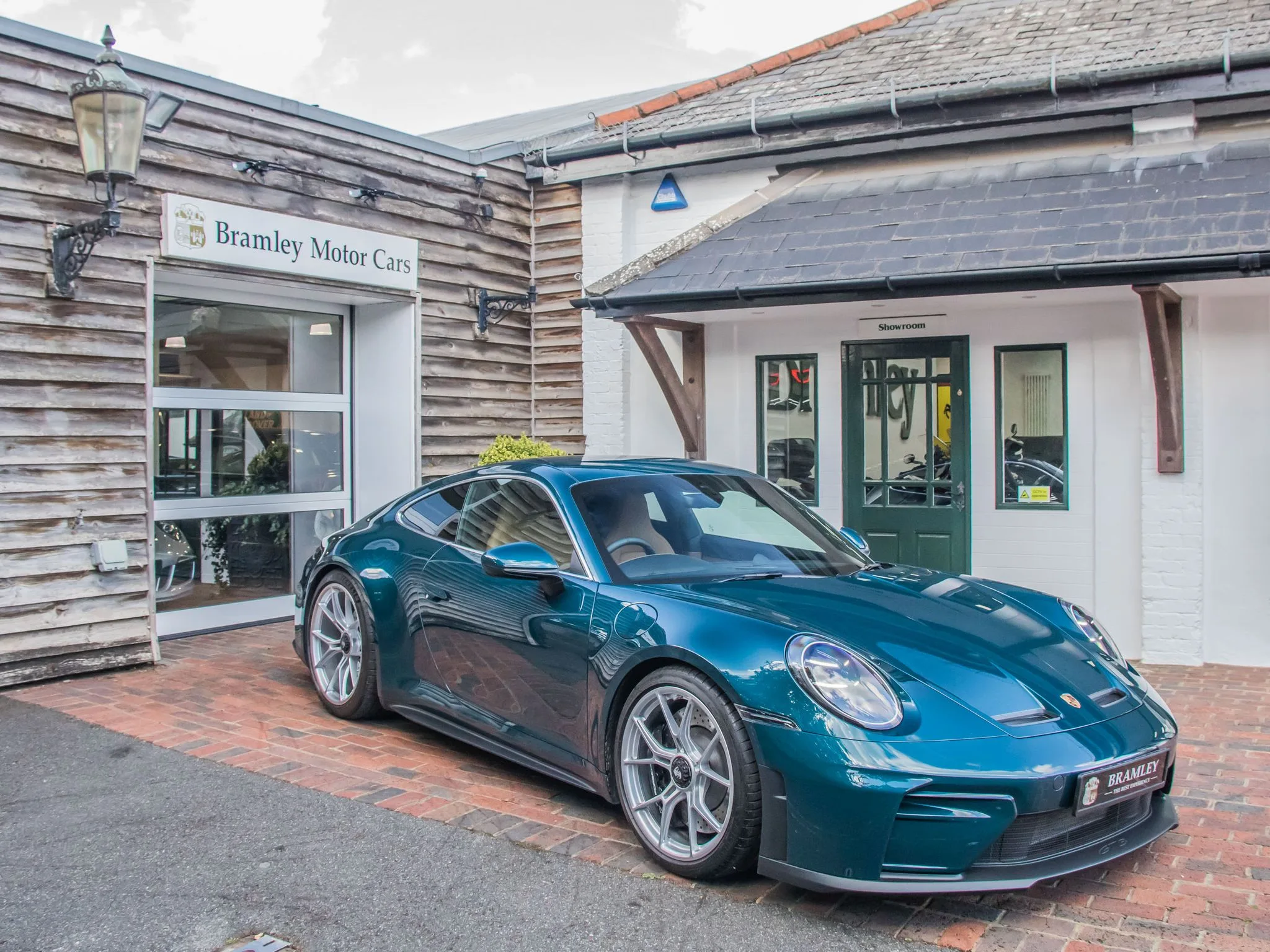 2025 Porsche 911 GT3 Touring, 2/3