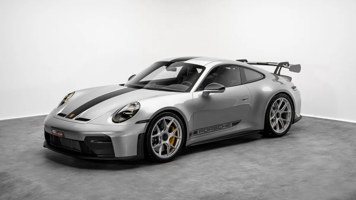 2025 Porsche 911 GT3 Weissach package angeboten von einem Fachhändler in Dubai, Vereinigte Arabische Emirate, Foto 2 von 25