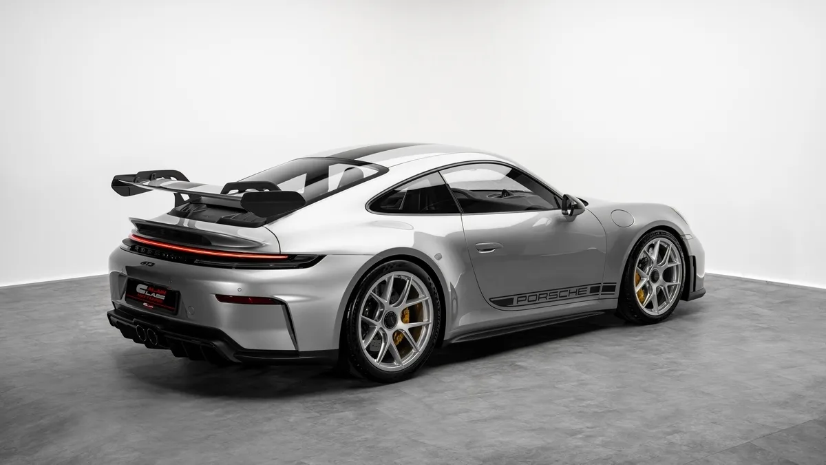 2025 Porsche 911 GT3 Weissach package angeboten von einem Fachhändler in Dubai, Vereinigte Arabische Emirate, Foto 3 von 25
