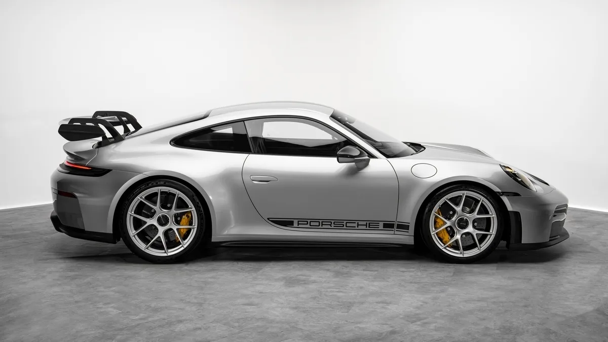 2025 Porsche 911 GT3 Weissach package angeboten von einem Fachhändler in Dubai, Vereinigte Arabische Emirate, Foto 5 von 25