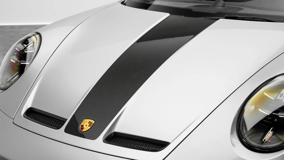 2025 Porsche 911 GT3 Weissach package angeboten von einem Fachhändler in Dubai, Vereinigte Arabische Emirate, Foto 8 von 25