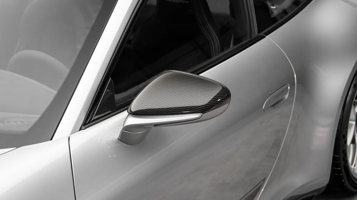 2025 Porsche 911 GT3 Weissach package angeboten von einem Fachhändler in Dubai, Vereinigte Arabische Emirate, Foto 9 von 25