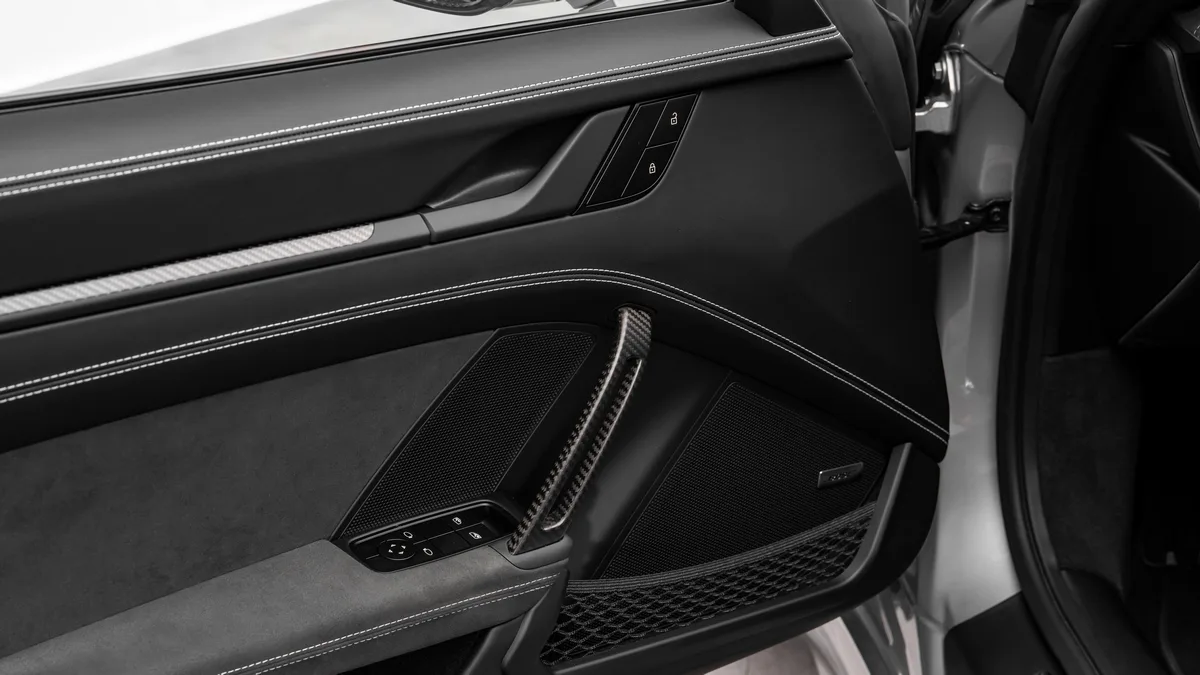 2025 Porsche 911 GT3 Weissach package angeboten von einem Fachhändler in Dubai, Vereinigte Arabische Emirate, Foto 12 von 25