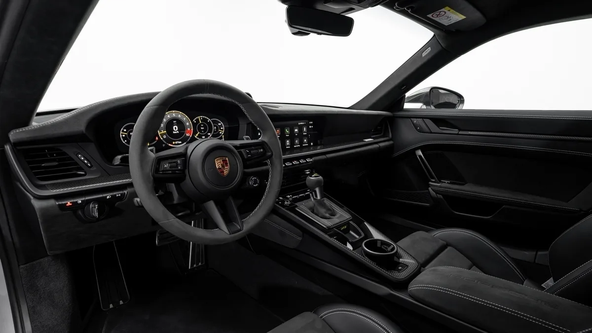 2025 Porsche 911 GT3 Weissach package angeboten von einem Fachhändler in Dubai, Vereinigte Arabische Emirate, Foto 14 von 25