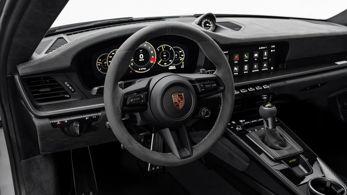 2025 Porsche 911 GT3 Weissach package angeboten von einem Fachhändler in Dubai, Vereinigte Arabische Emirate, Foto 15 von 25
