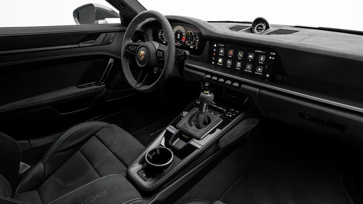 2025 Porsche 911 GT3 Weissach package angeboten von einem Fachhändler in Dubai, Vereinigte Arabische Emirate, Foto 17 von 25