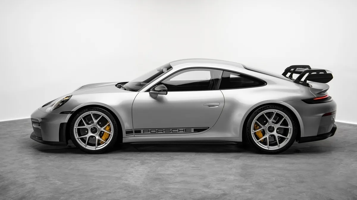 2025 Porsche 911 GT3 Weissach package angeboten von einem Fachhändler in Dubai, Vereinigte Arabische Emirate, Foto 25 von 25