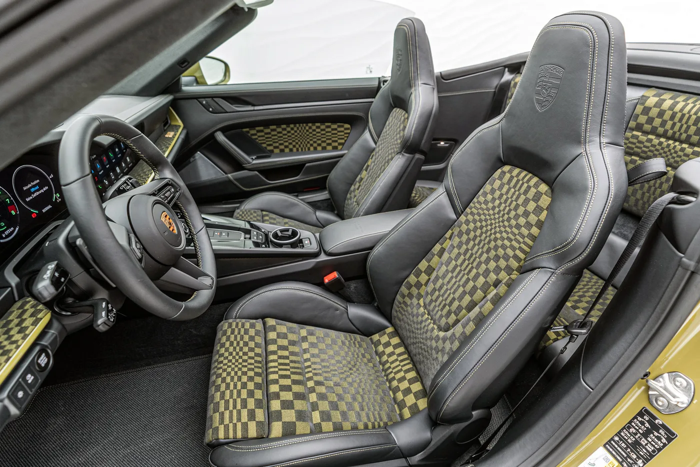 2025 Porsche 911 proposée par un concessionnaire spécialisé à Sengenthal, Allemagne, photo 23 sur 25