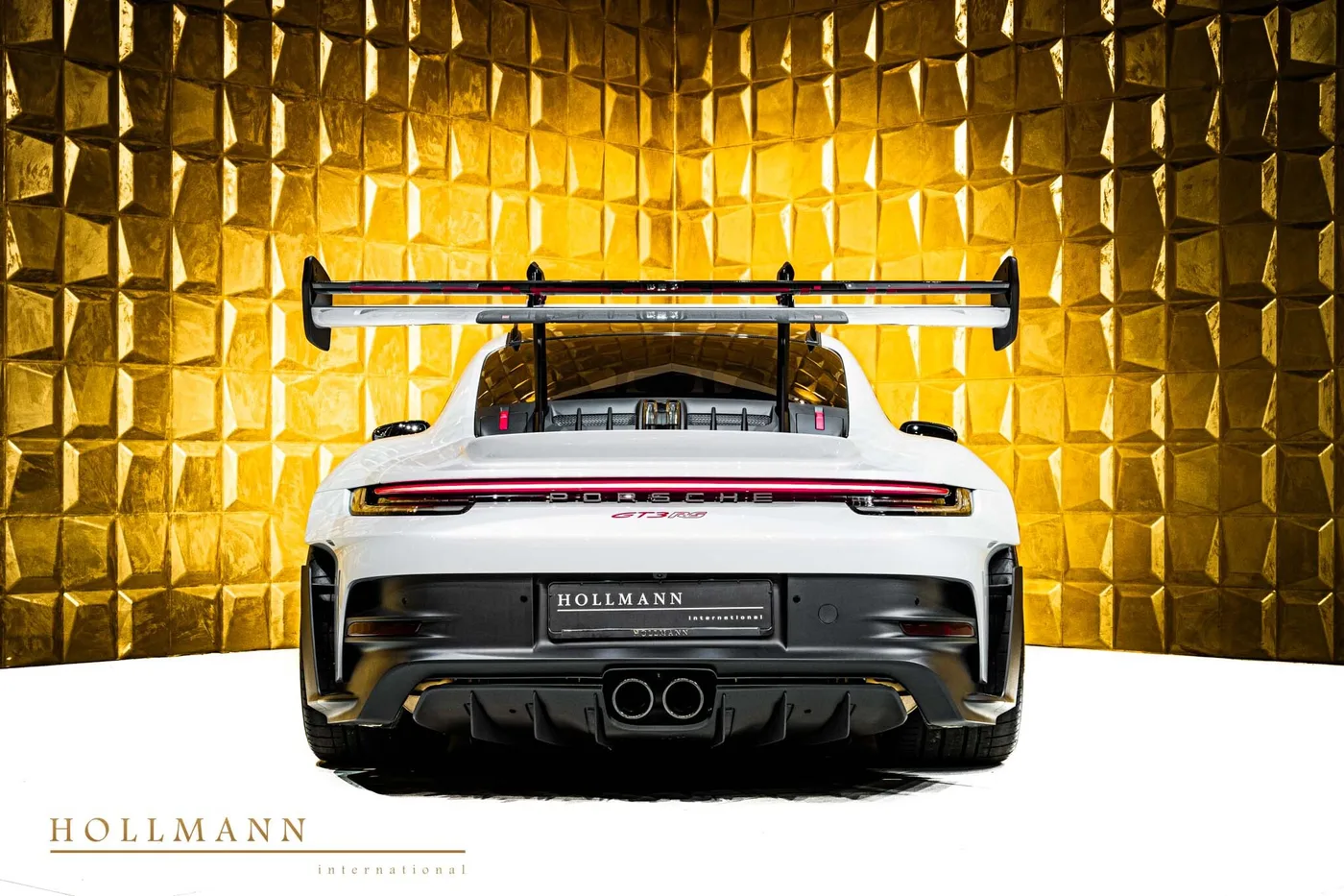 2025 Porsche 911 GT3 RS offered by a specialist dealer in Stuhr, Germany, photo 4 of 8
