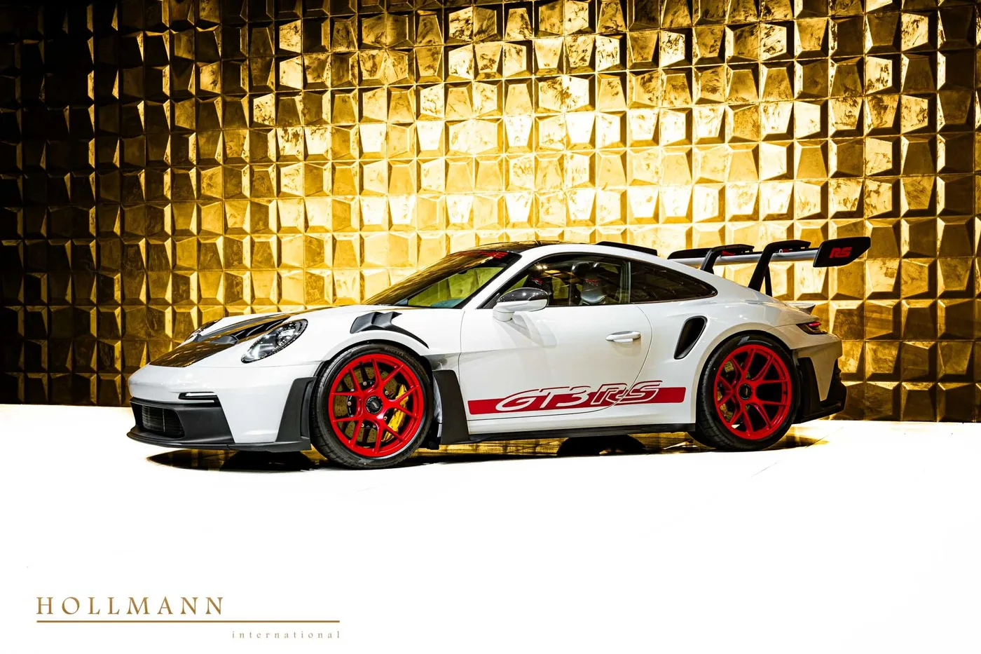 2025 Porsche 911 GT3 RS offered by a specialist dealer in Stuhr, Germany, photo 6 of 8