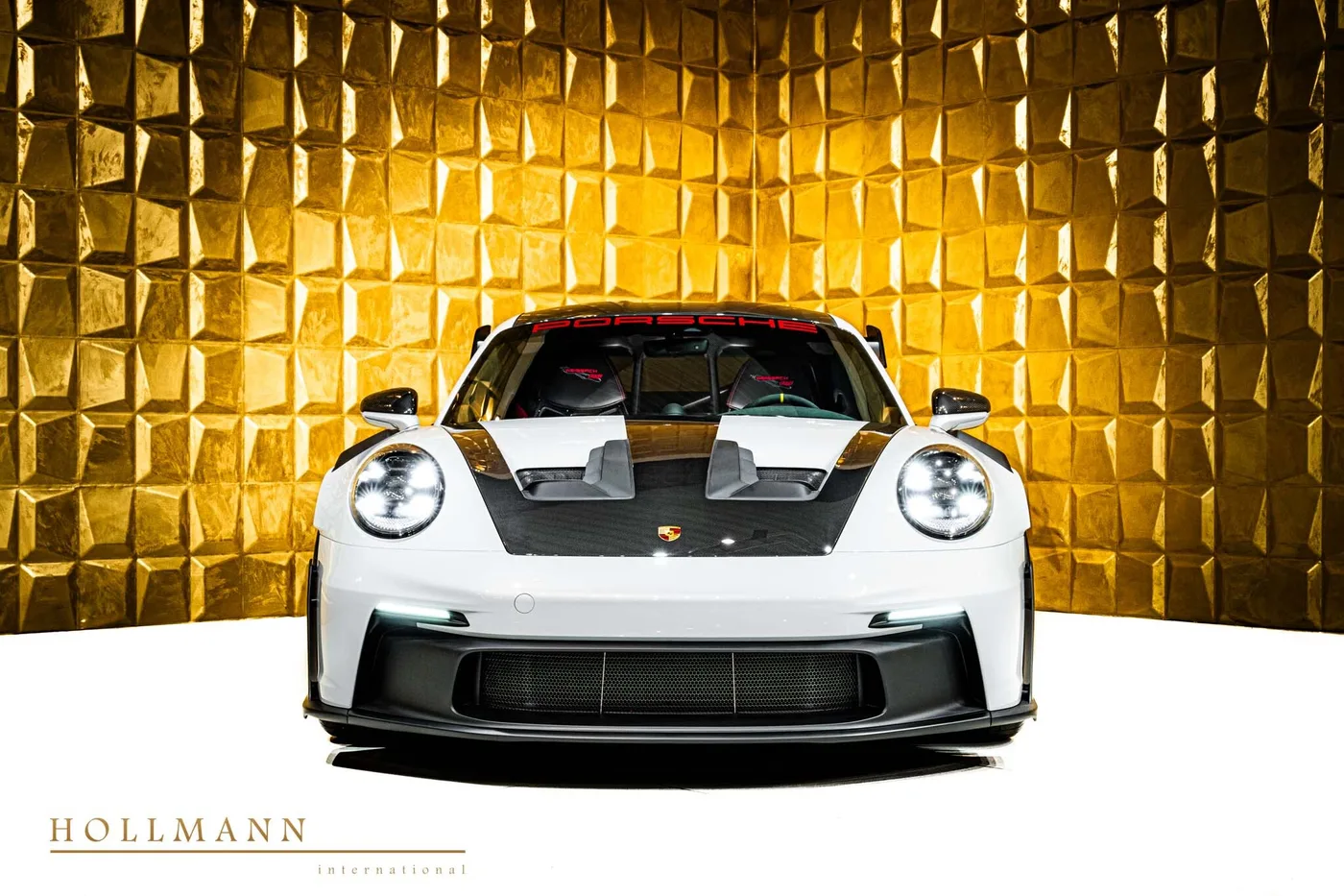 2025 Porsche 911 GT3 RS offered by a specialist dealer in Stuhr, Germany, photo 7 of 8