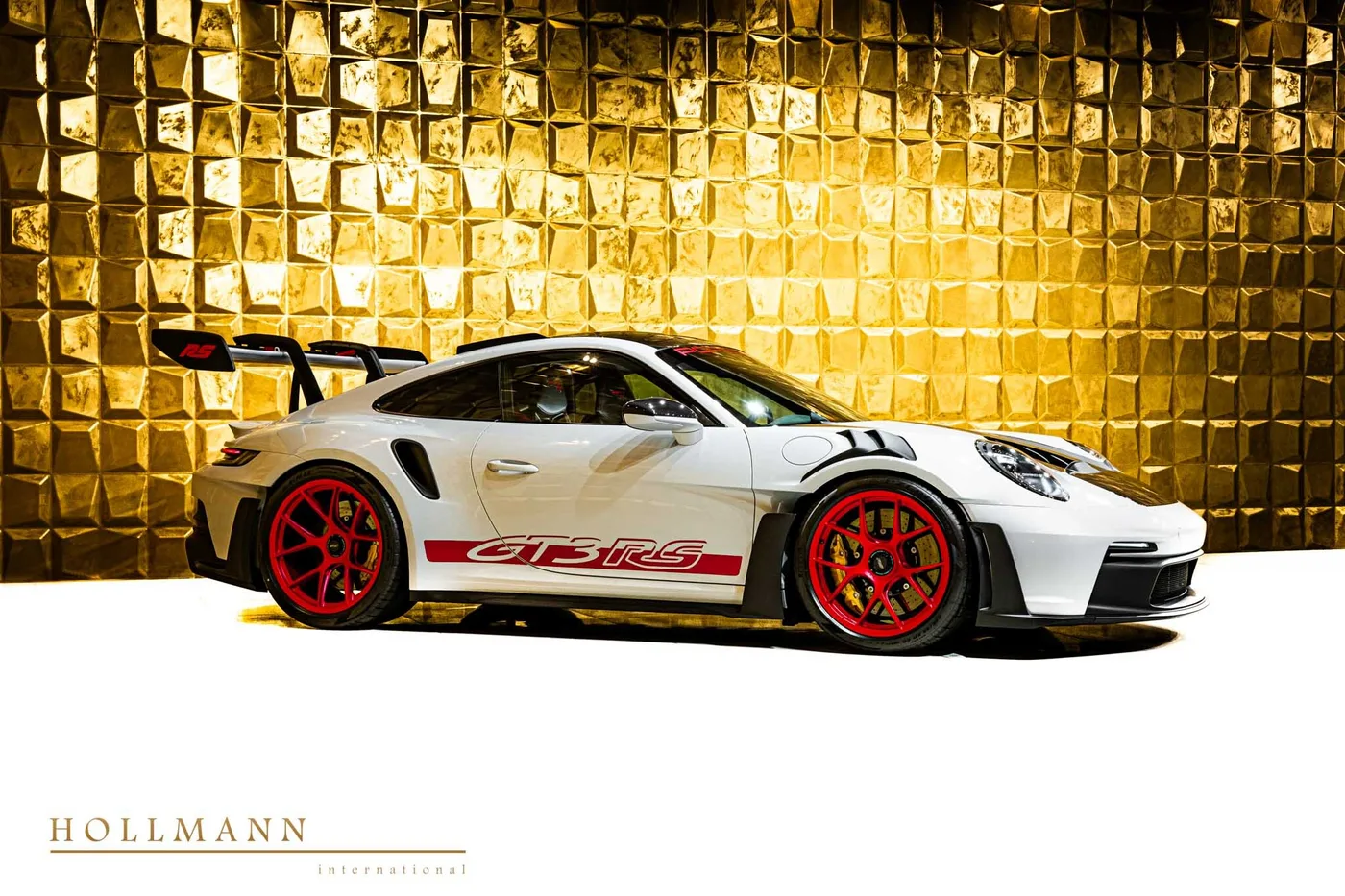 2025 Porsche 911 GT3 RS offered by a specialist dealer in Stuhr, Germany, photo 8 of 8