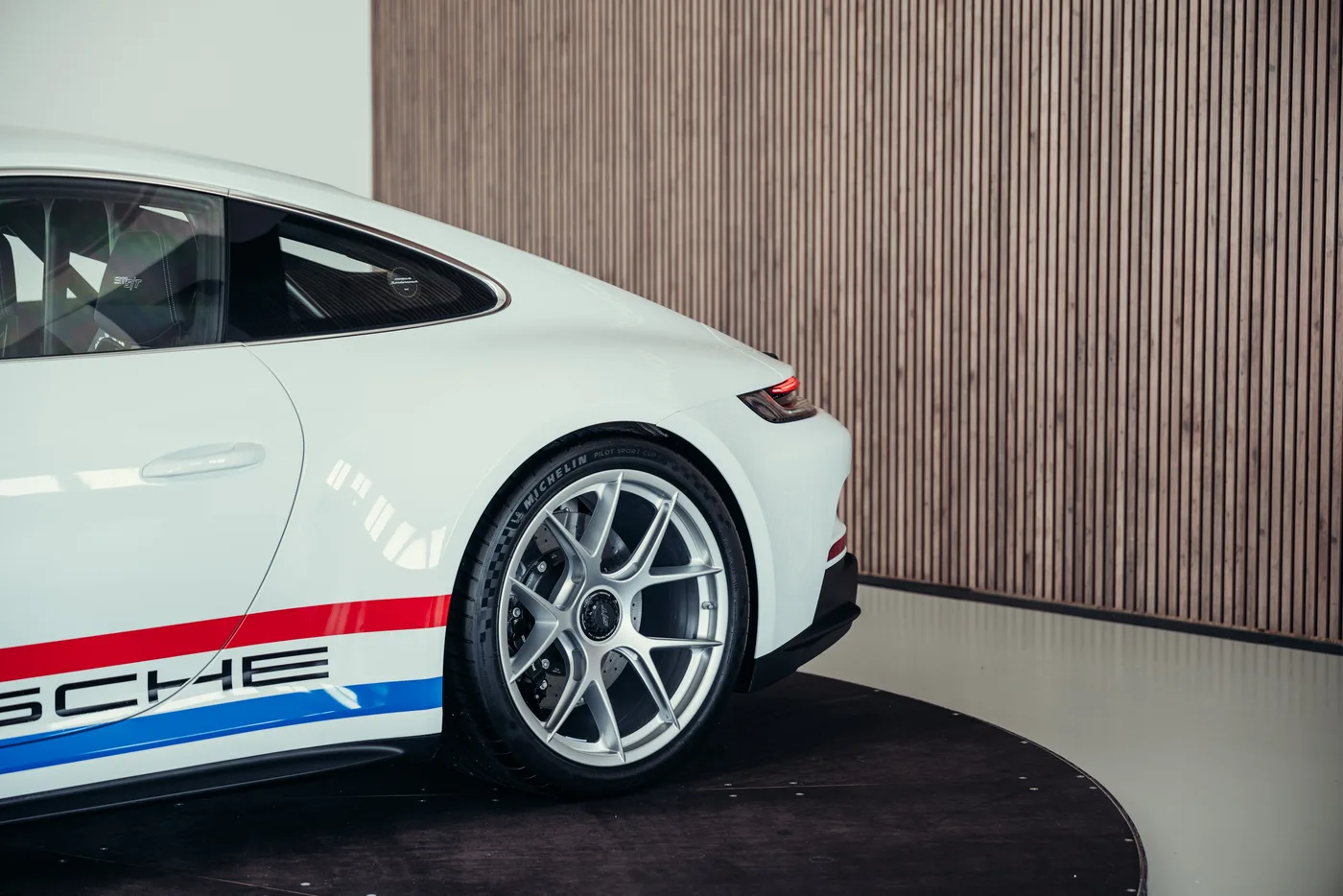 2025 Porsche 911 S/T angeboten von einem Oldtimerspezialisten in Stuttgart, Deutschland, Foto 13 von 25