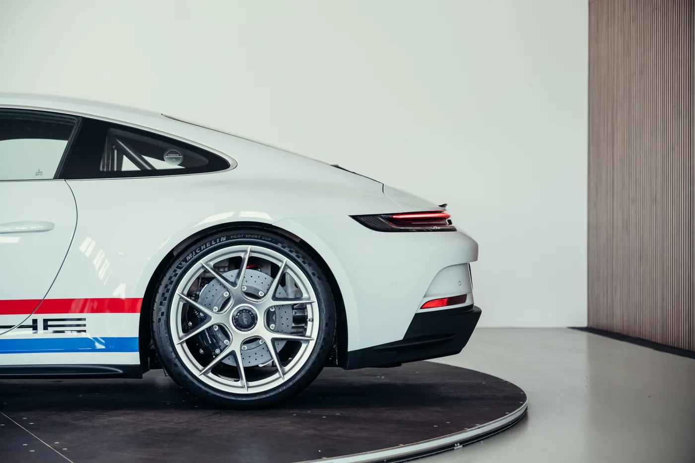 2025 Porsche 911 S/T angeboten von einem Oldtimerspezialisten in Stuttgart, Deutschland, Foto 14 von 25