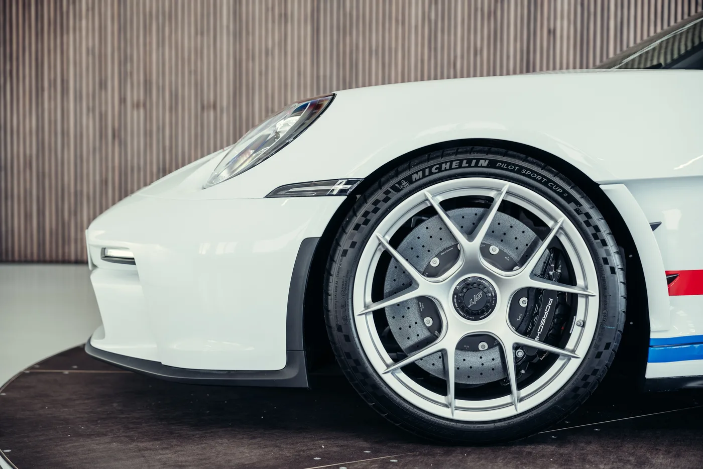 2025 Porsche 911 S/T angeboten von einem Oldtimerspezialisten in Stuttgart, Deutschland, Foto 16 von 25