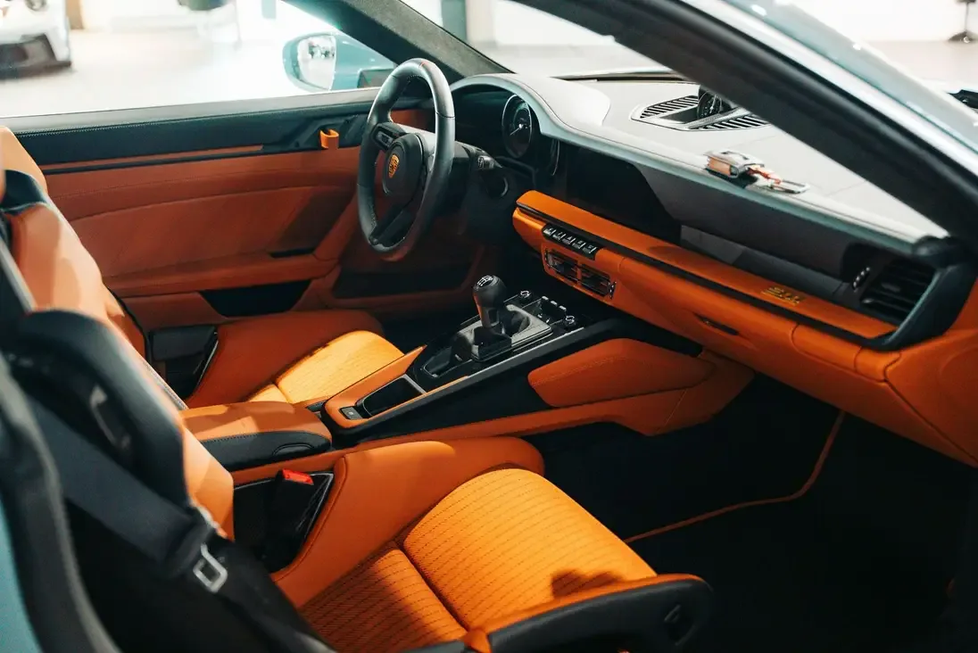 2025 Porsche 911 S/T, 13/17