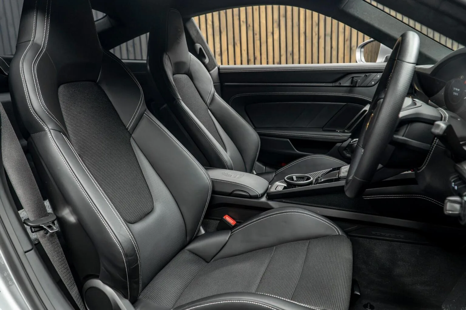2025 Porsche 911 S/T, 2/30
