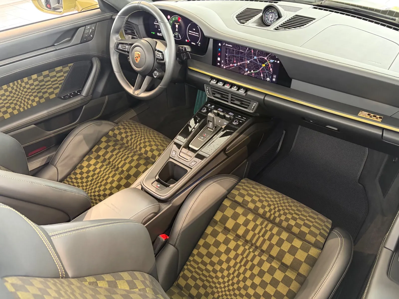 2025 Porsche 911 Spirit 70, 13/19