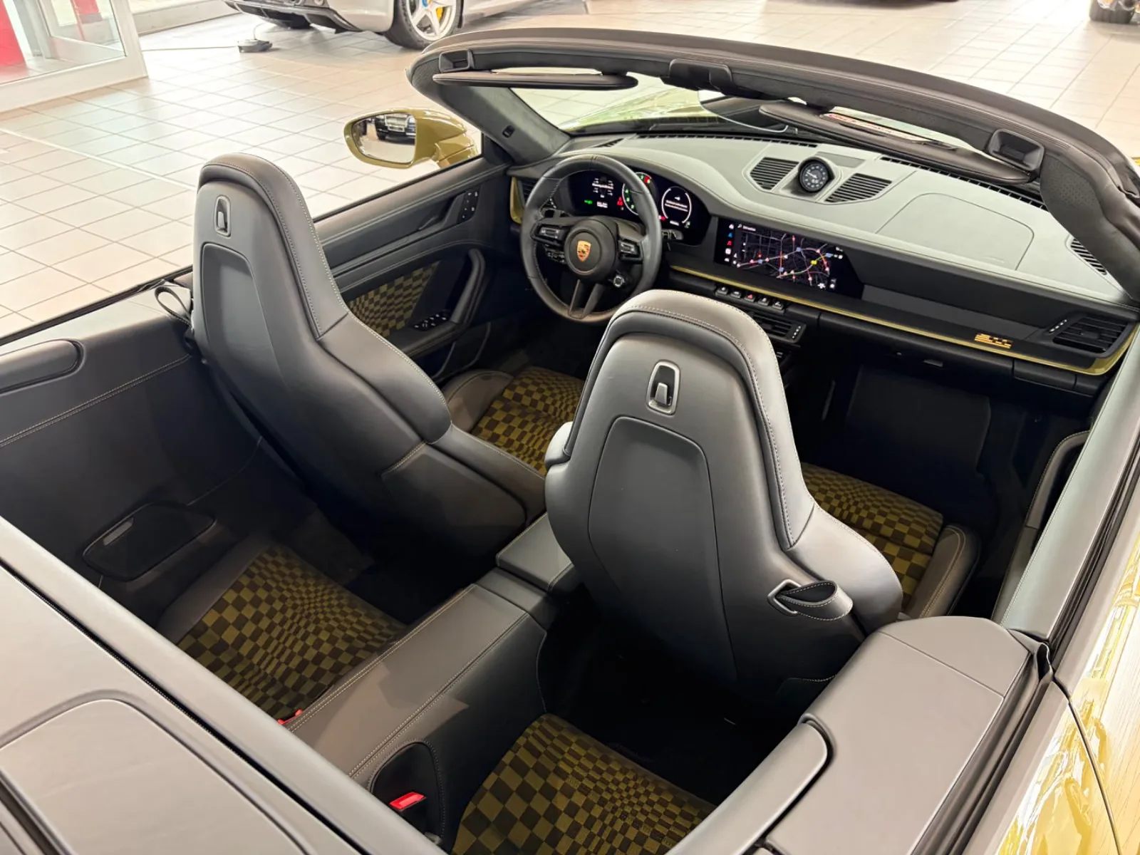 2025 Porsche 911 Spirit 70, 15/19
