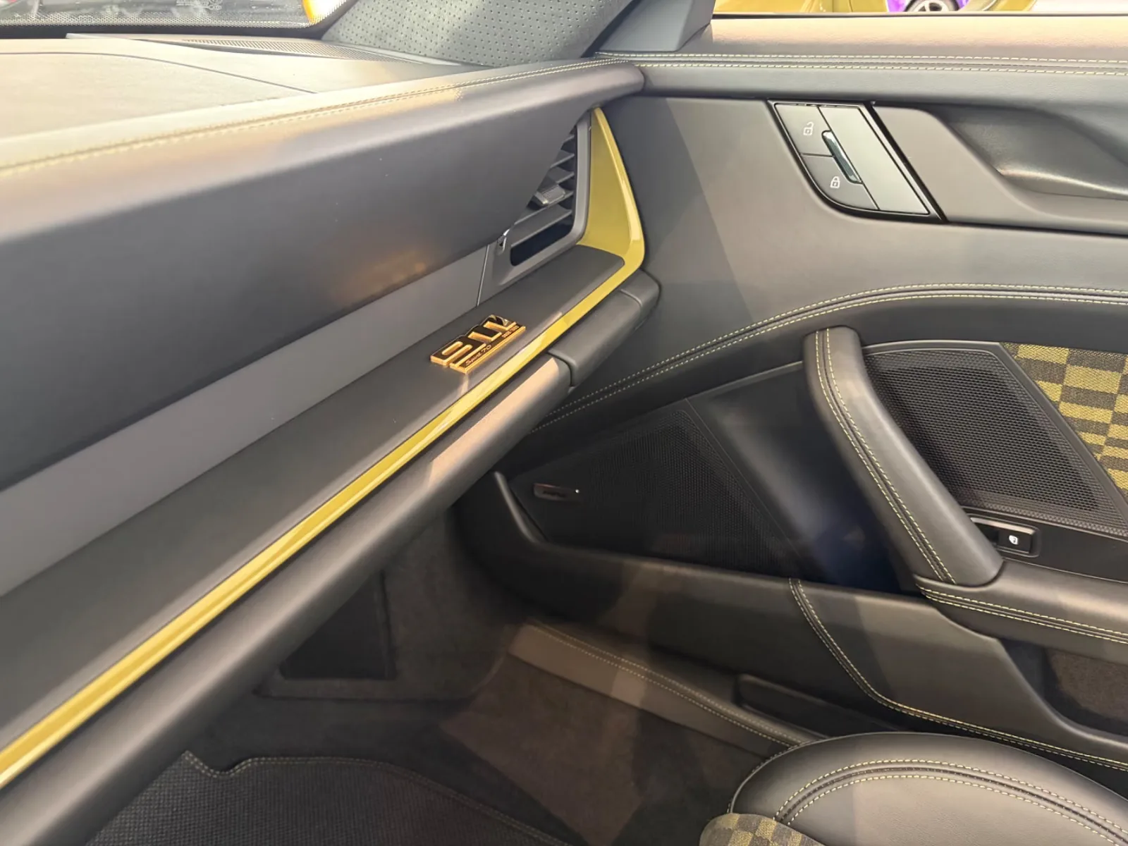 2025 Porsche 911 Spirit 70, 16/19