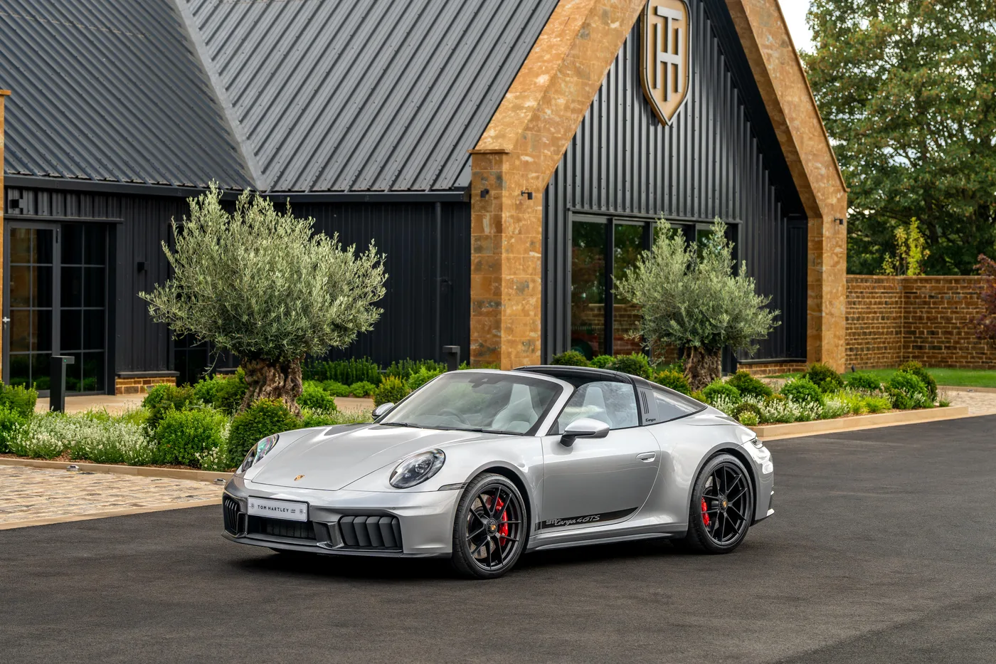 2025 Porsche 911 Targa 4 GTS proposée par un concessionnaire spécialisé à Hook Norton, Royaume-Uni, photo 3 sur 25