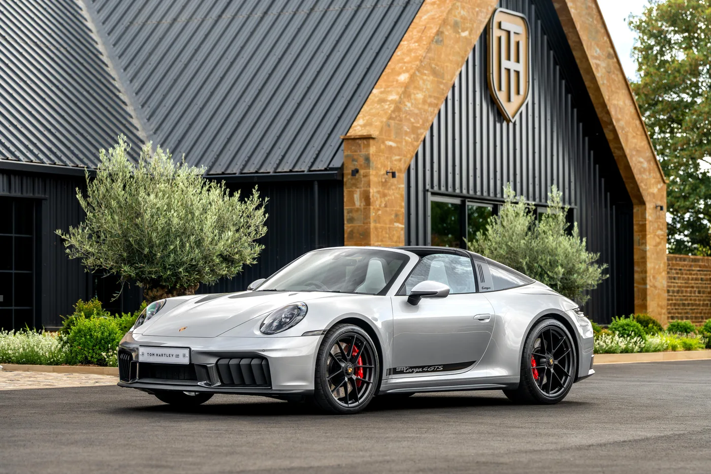 2025 Porsche 911 Targa 4 GTS proposée par un concessionnaire spécialisé à Hook Norton, Royaume-Uni, photo 4 sur 25