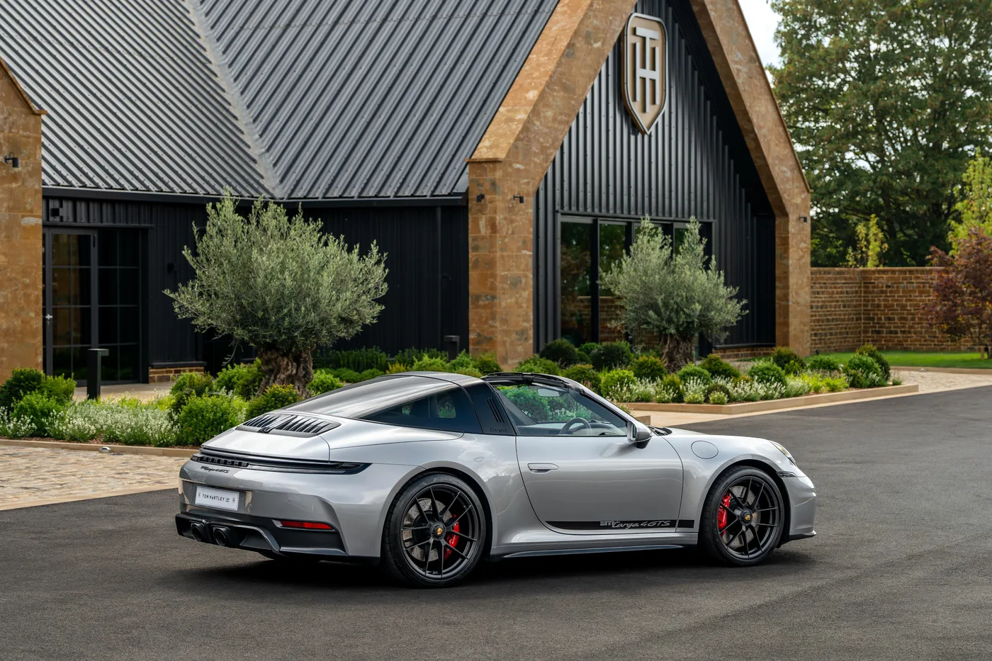 2025 Porsche 911 Targa 4 GTS proposée par un concessionnaire spécialisé à Hook Norton, Royaume-Uni, photo 7 sur 25