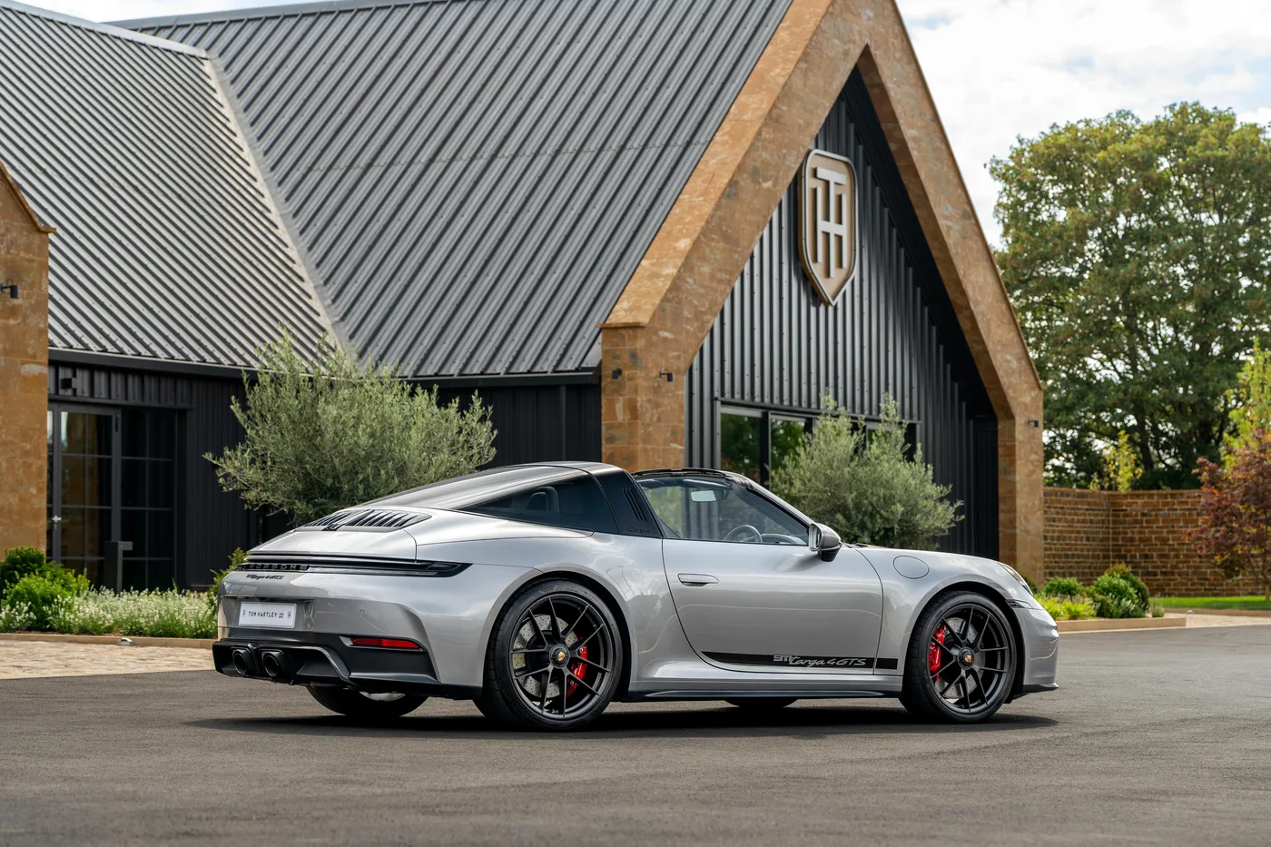 2025 Porsche 911 Targa 4 GTS proposée par un concessionnaire spécialisé à Hook Norton, Royaume-Uni, photo 8 sur 25