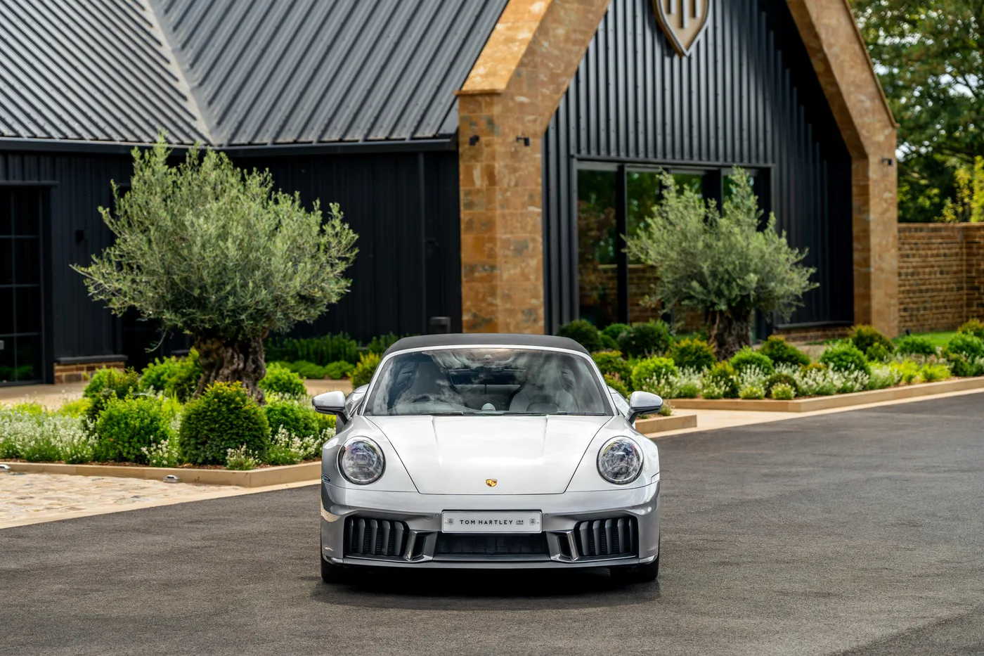 2025 Porsche 911 Targa 4 GTS proposée par un concessionnaire spécialisé à Hook Norton, Royaume-Uni, photo 14 sur 25