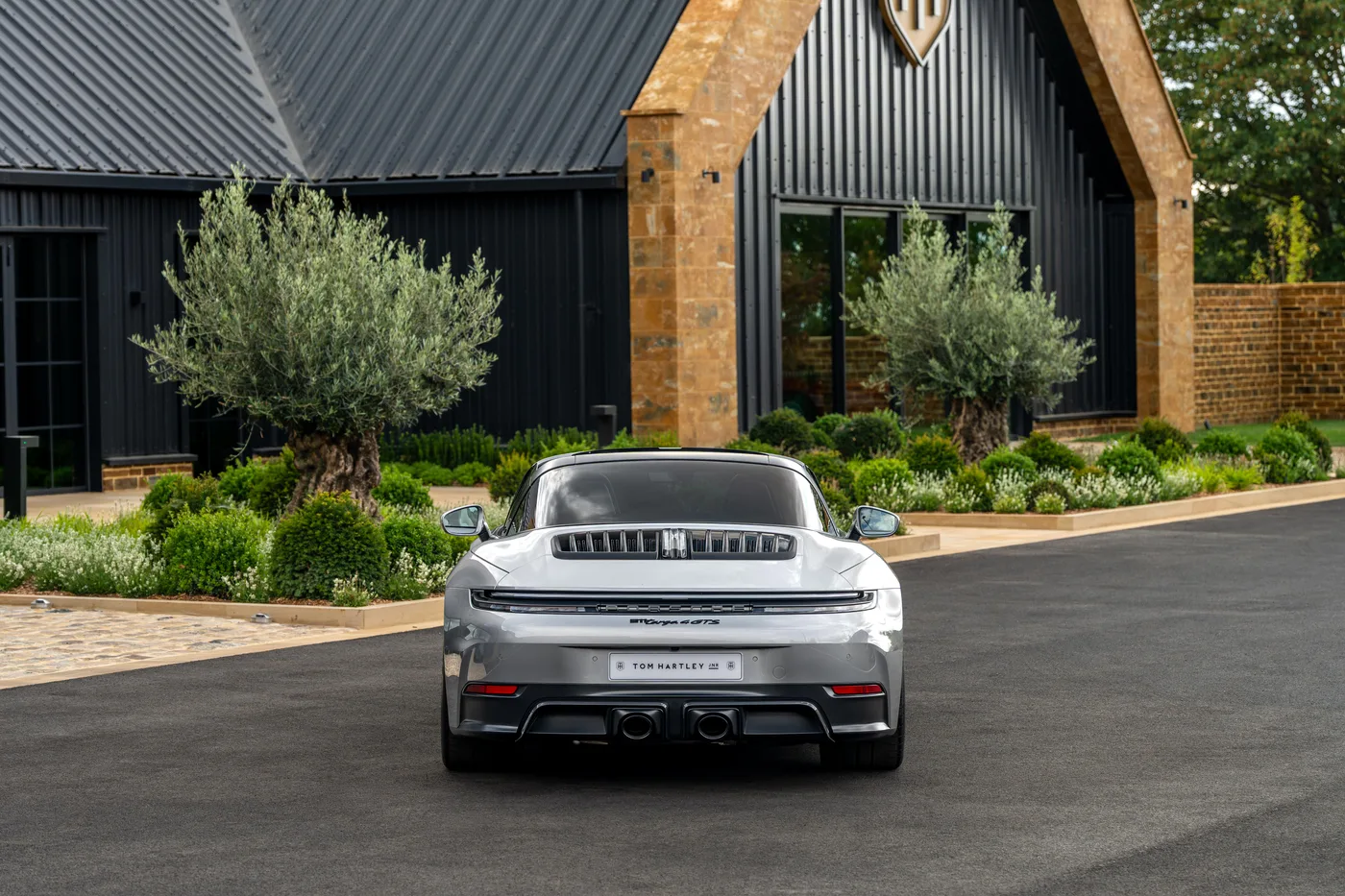 2025 Porsche 911 Targa 4 GTS proposée par un concessionnaire spécialisé à Hook Norton, Royaume-Uni, photo 16 sur 25