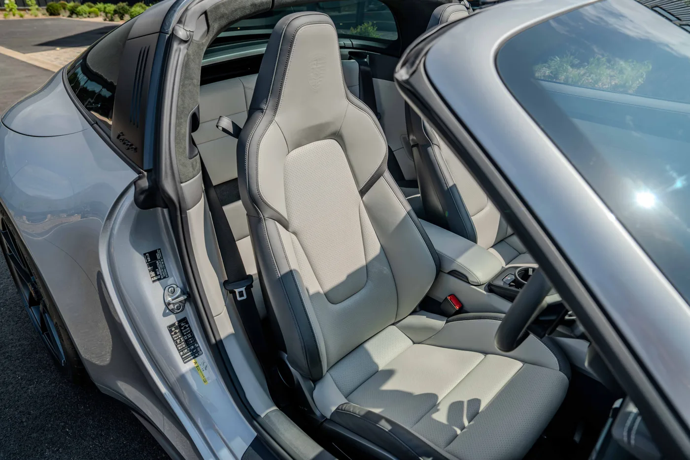 2025 Porsche 911 Targa 4 GTS proposée par un concessionnaire spécialisé à Hook Norton, Royaume-Uni, photo 20 sur 25