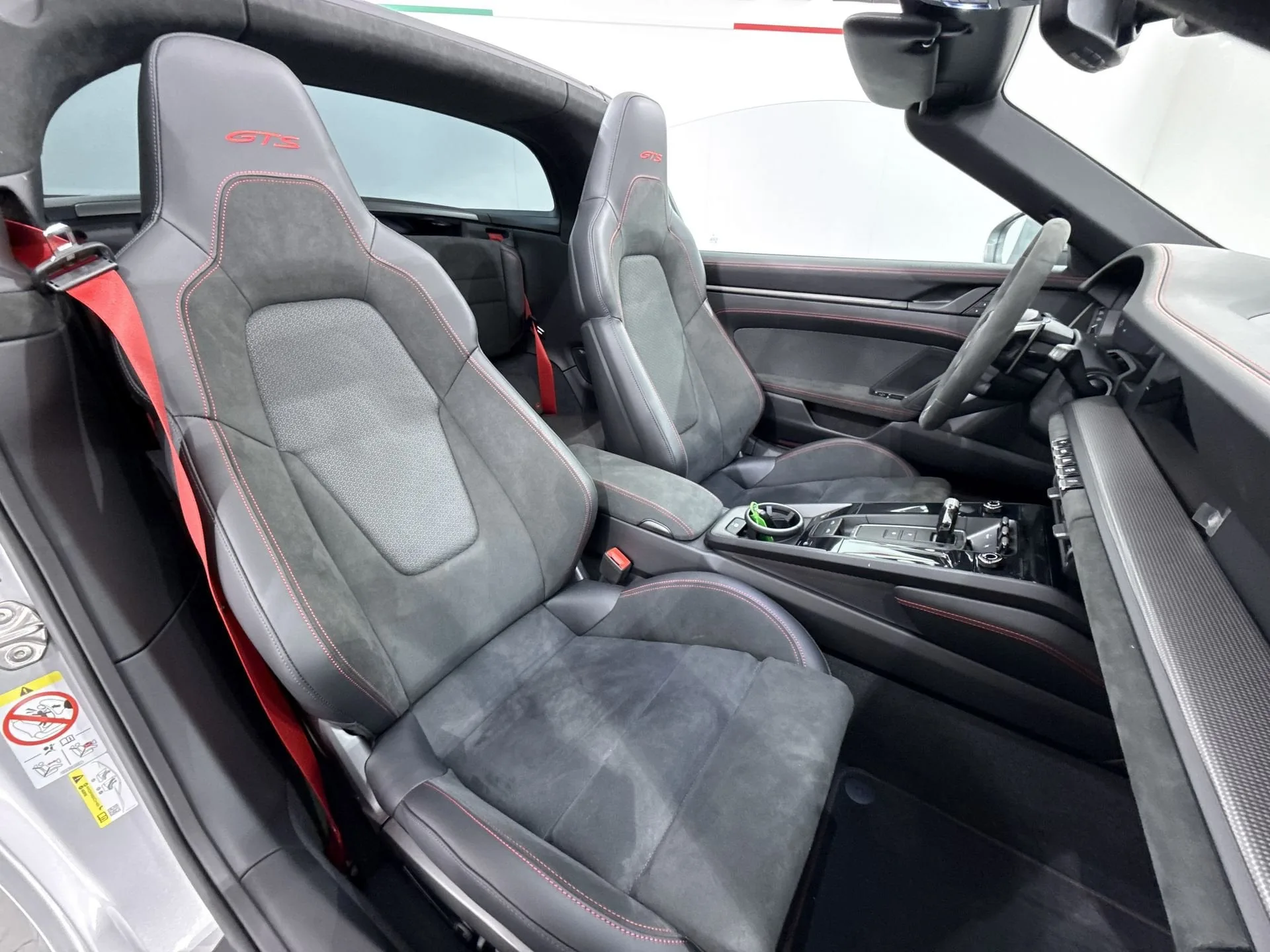 2025 Porsche 911 Targa 4 GTS, 15/19