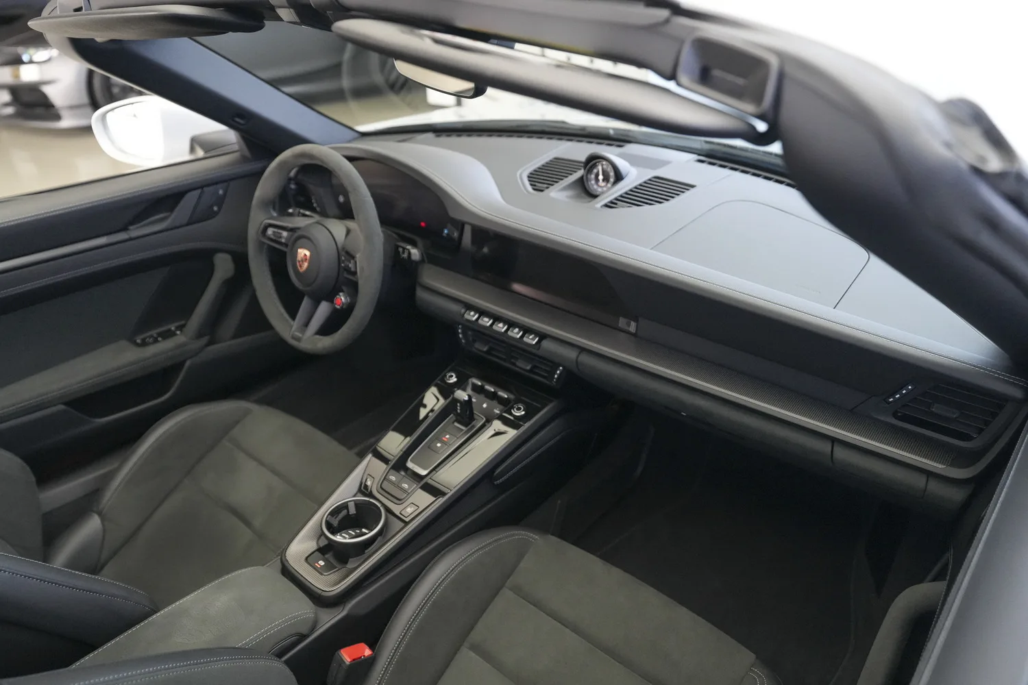 2025 Porsche 911 Targa 4 GTS, 8/15