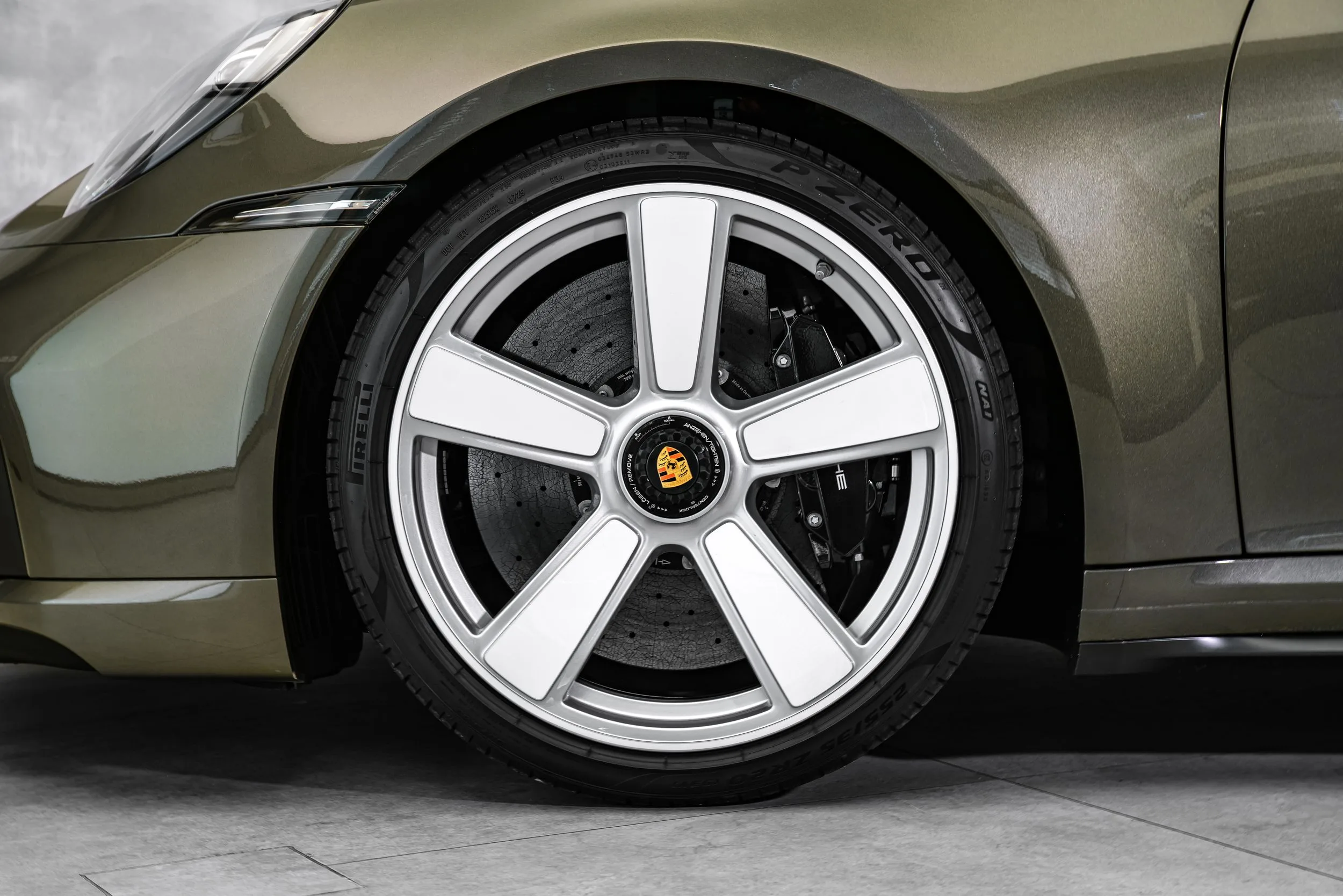 2025 Porsche 911 Turbo 50 Years, 2/30