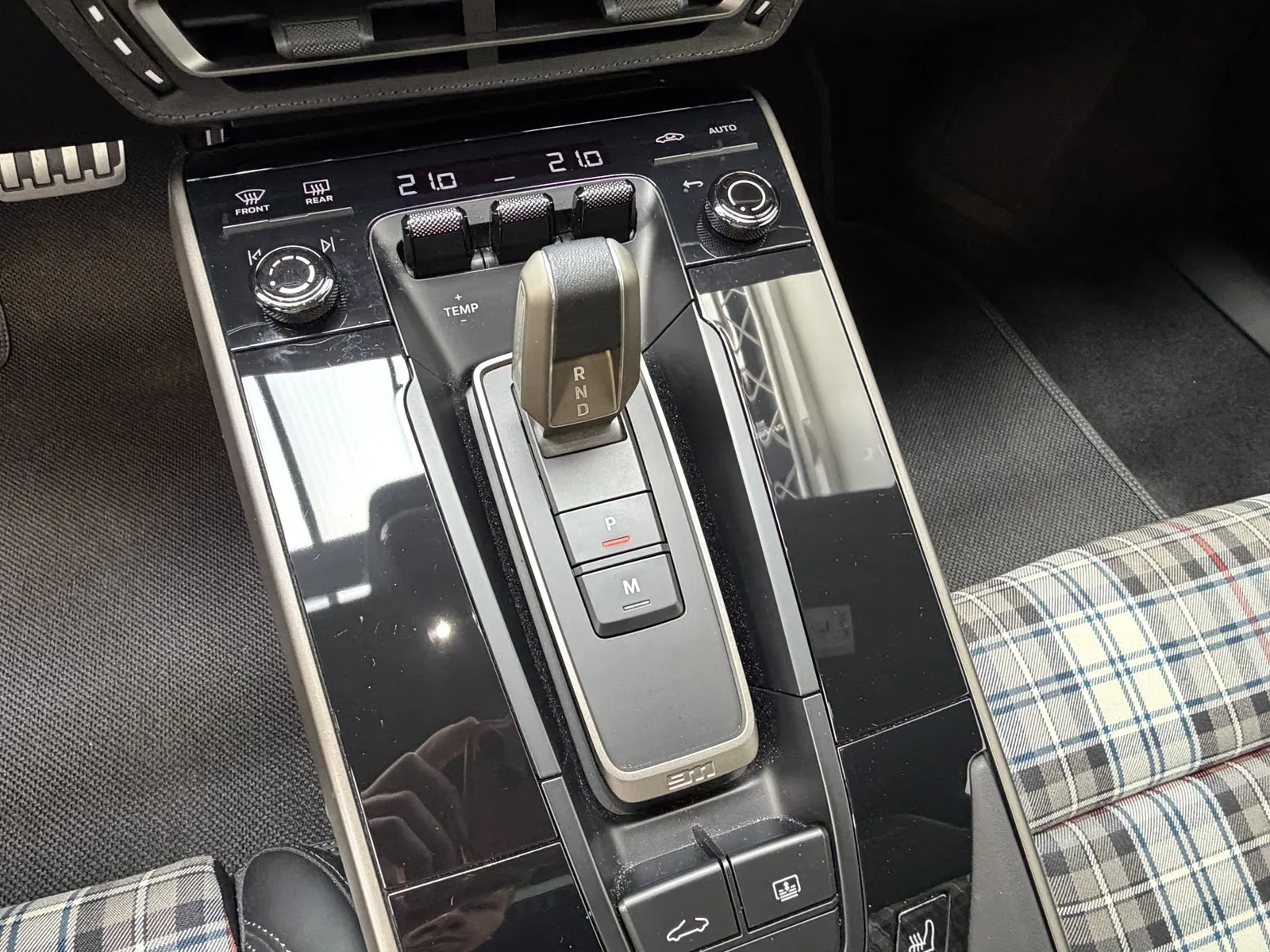 2025 Porsche 911 Turbo 50 Years, 13/30