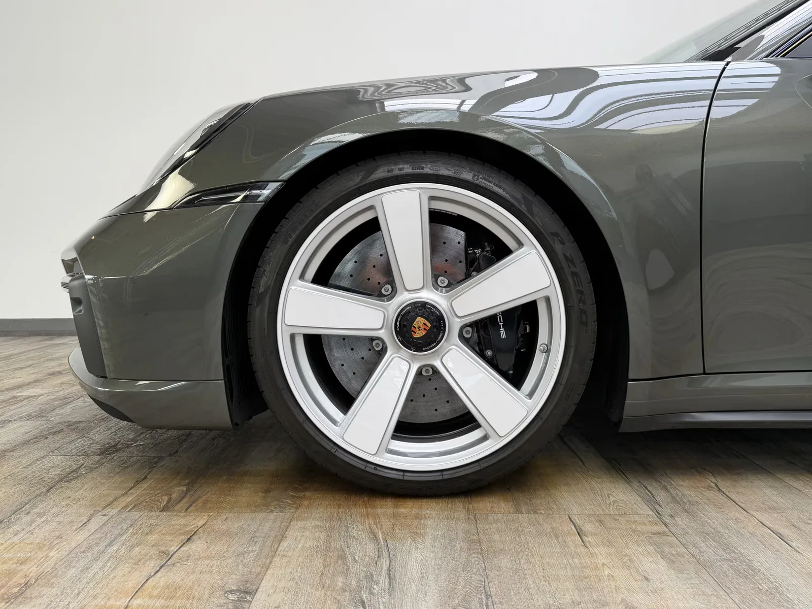 2025 Porsche 911 Turbo 50 Years, 28/30