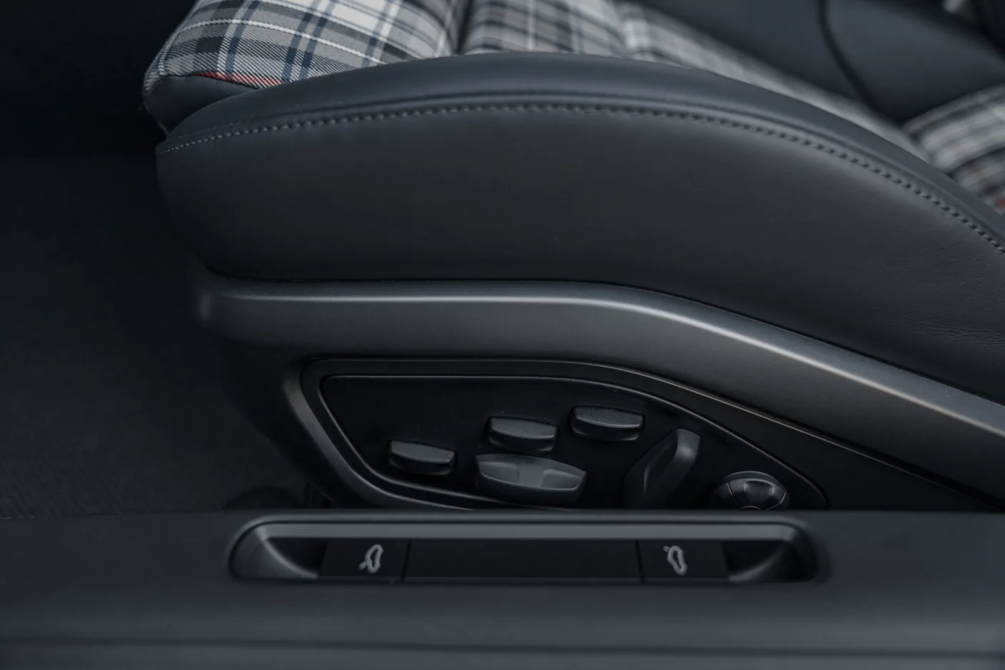 2025 Porsche 911 Turbo 50 Years, 25/30