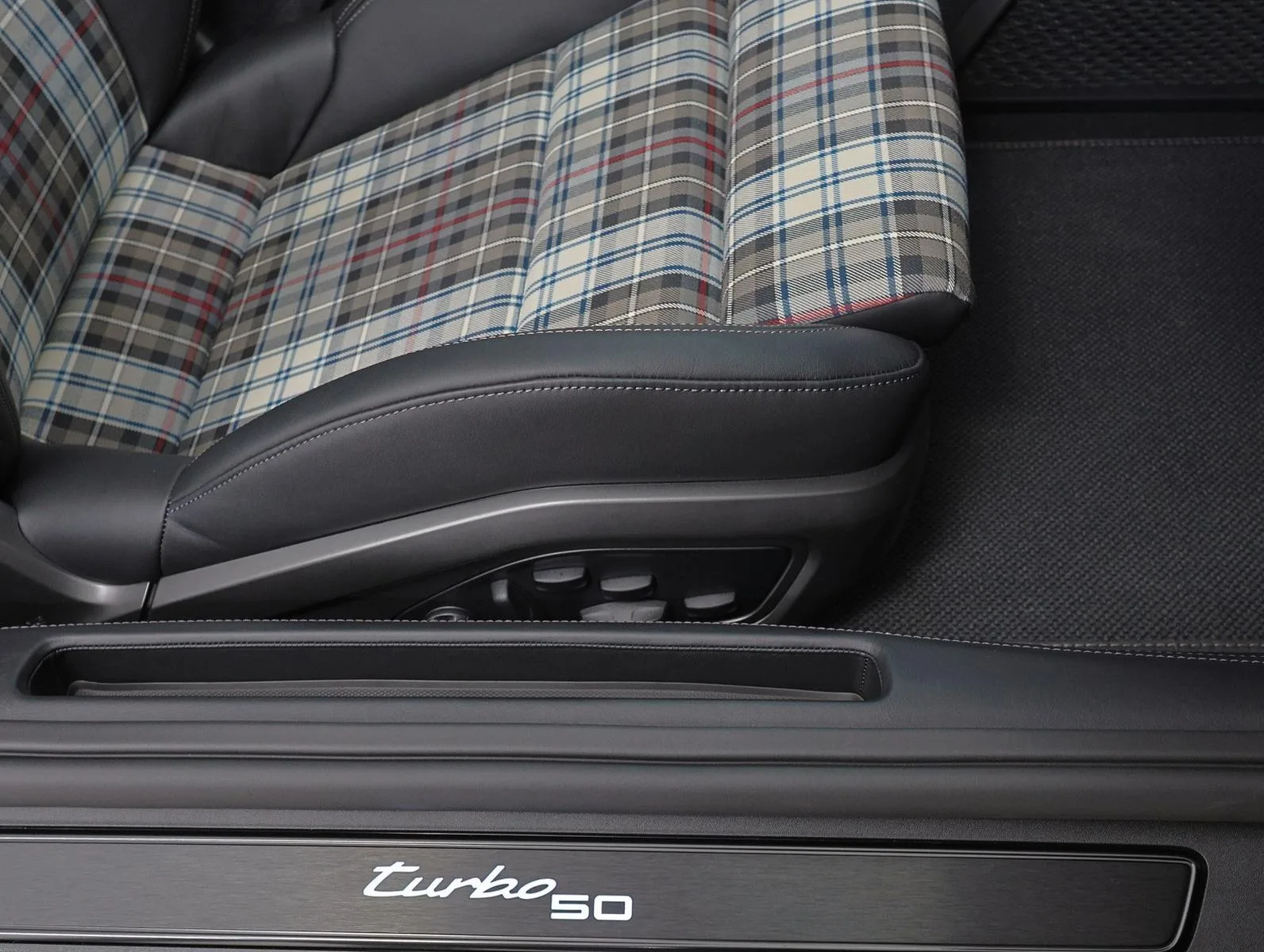 2025 Porsche 911 Turbo 50 Years, 27/30