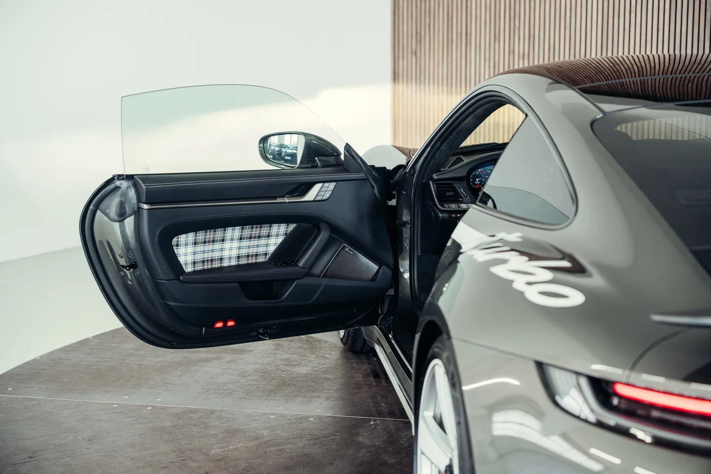 2025 Porsche 911 Turbo offered by a collector car specialist in Stuttgart, Germany, photo 17 of 25