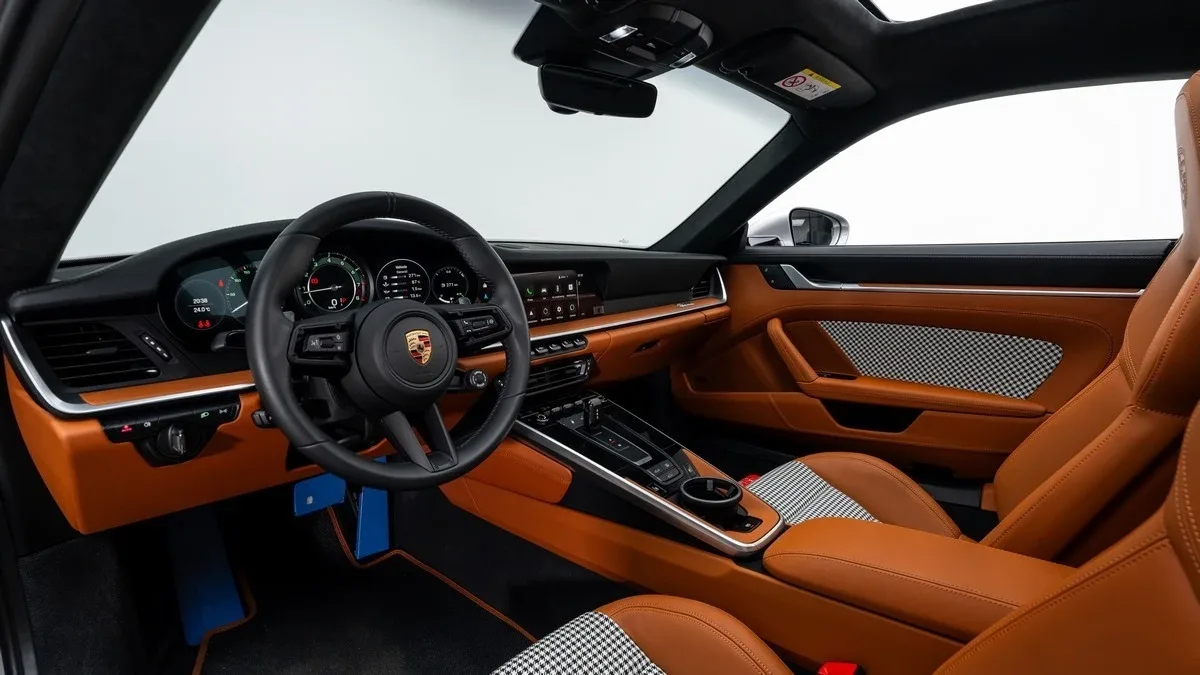 2025 Porsche 911 Turbo angeboten von einem Fachhändler in Dubai, Vereinigte Arabische Emirate, Foto 11 von 25