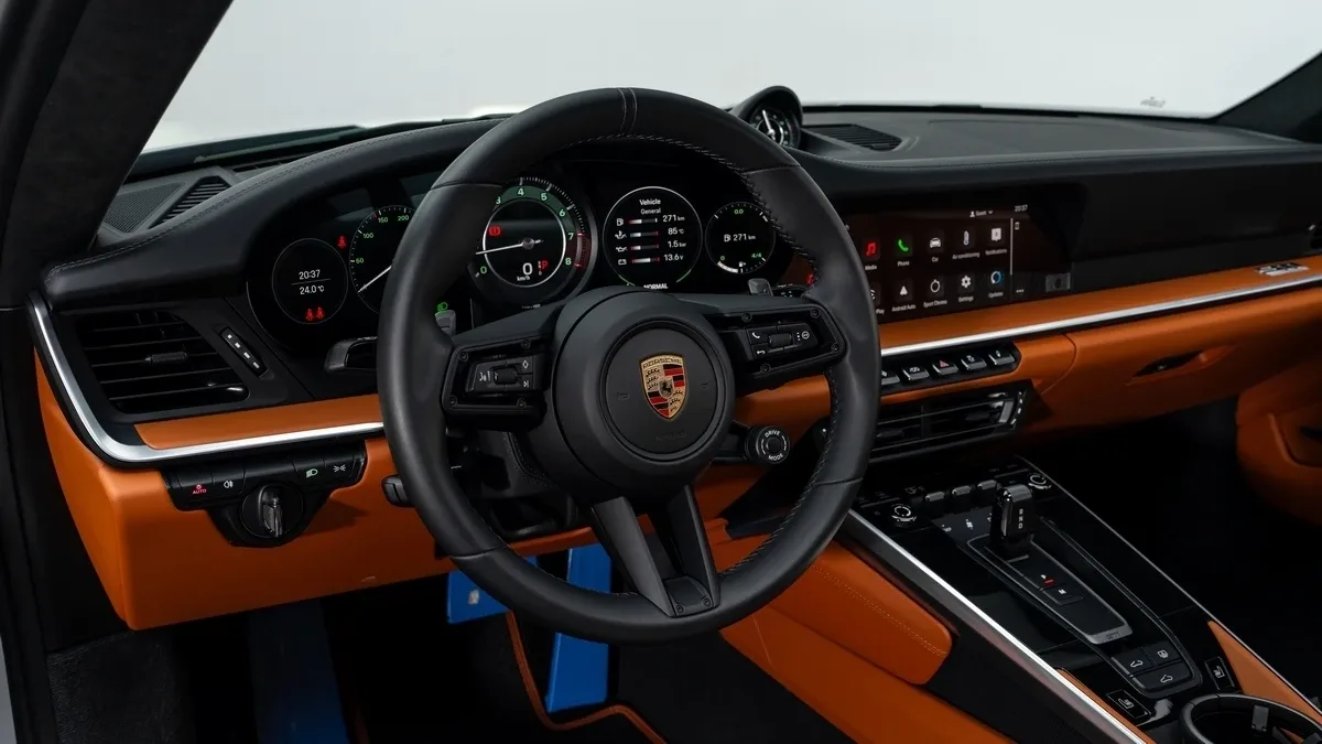 2025 Porsche 911 Turbo angeboten von einem Fachhändler in Dubai, Vereinigte Arabische Emirate, Foto 12 von 25