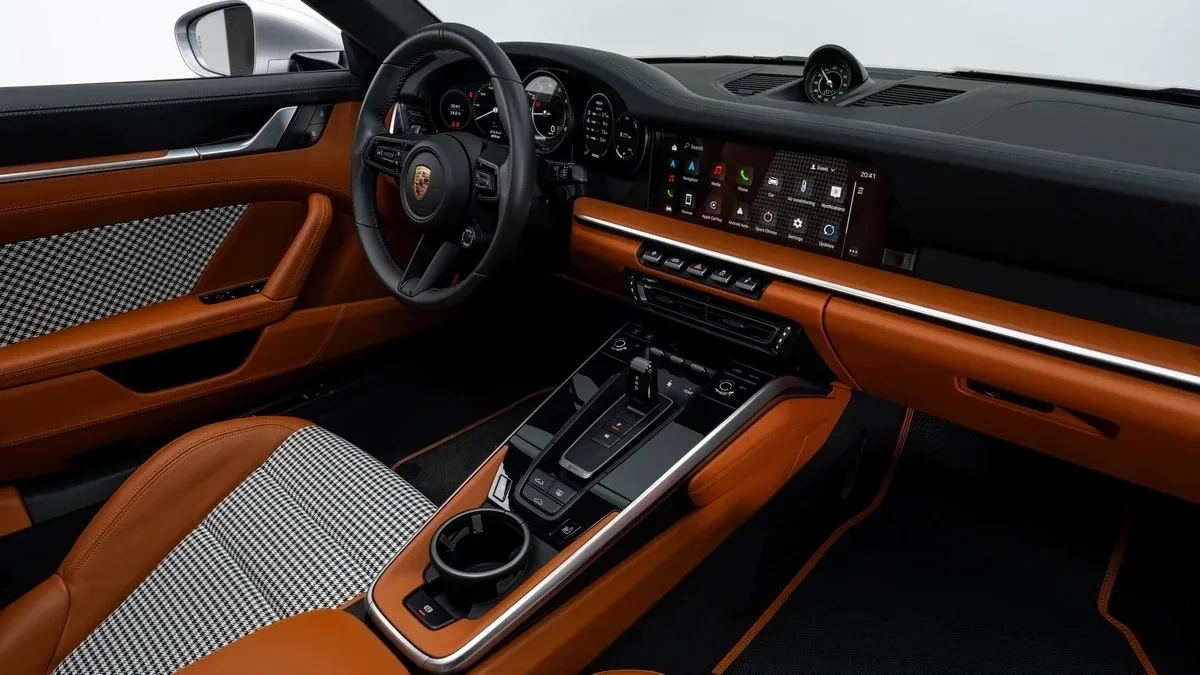 2025 Porsche 911 Turbo angeboten von einem Fachhändler in Dubai, Vereinigte Arabische Emirate, Foto 14 von 25