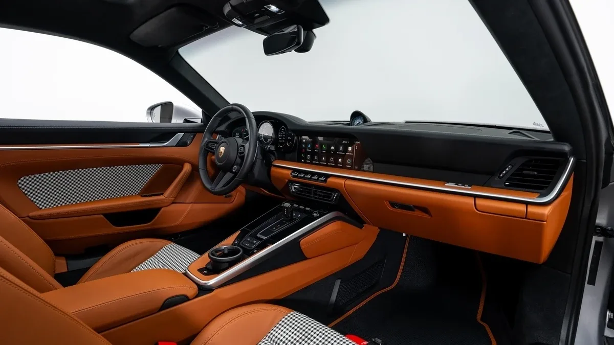 2025 Porsche 911 Turbo angeboten von einem Fachhändler in Dubai, Vereinigte Arabische Emirate, Foto 17 von 25