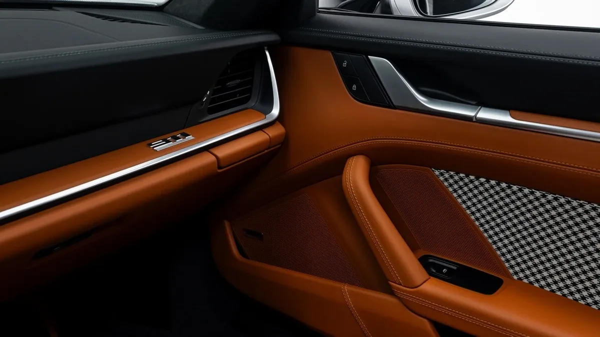 2025 Porsche 911 Turbo angeboten von einem Fachhändler in Dubai, Vereinigte Arabische Emirate, Foto 18 von 25