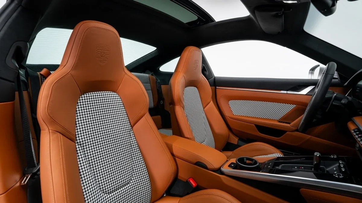 2025 Porsche 911 Turbo angeboten von einem Fachhändler in Dubai, Vereinigte Arabische Emirate, Foto 19 von 25