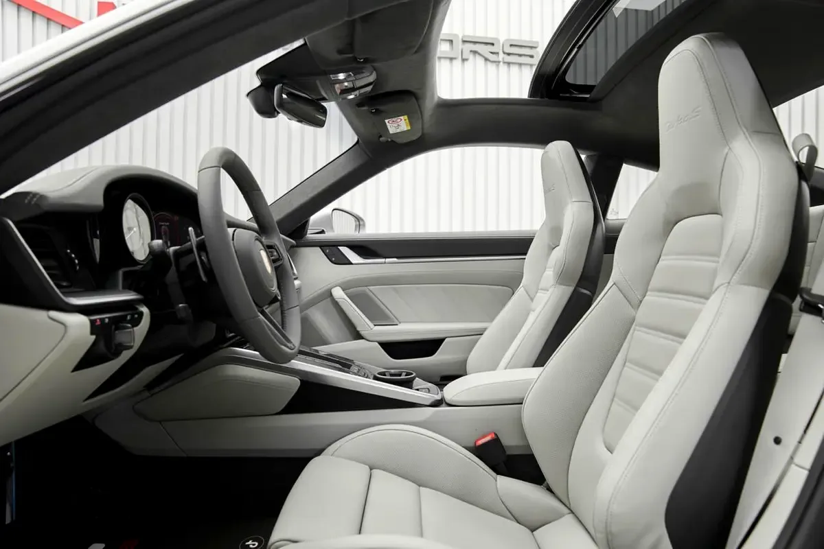 2025 Porsche 911 Turbo S, 9/11