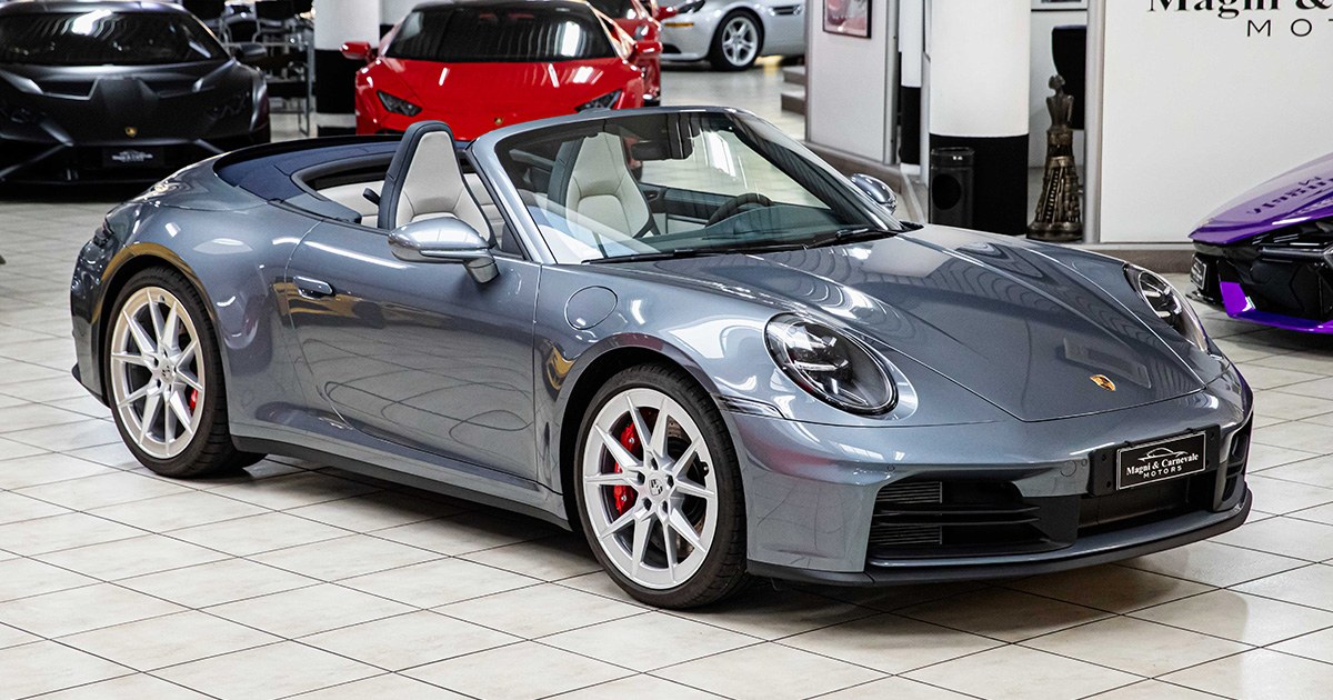 2025 Porsche 911 Carrera S Cabriolet proposée par un concessionnaire spécialisé à Milan, Italie, photo principale