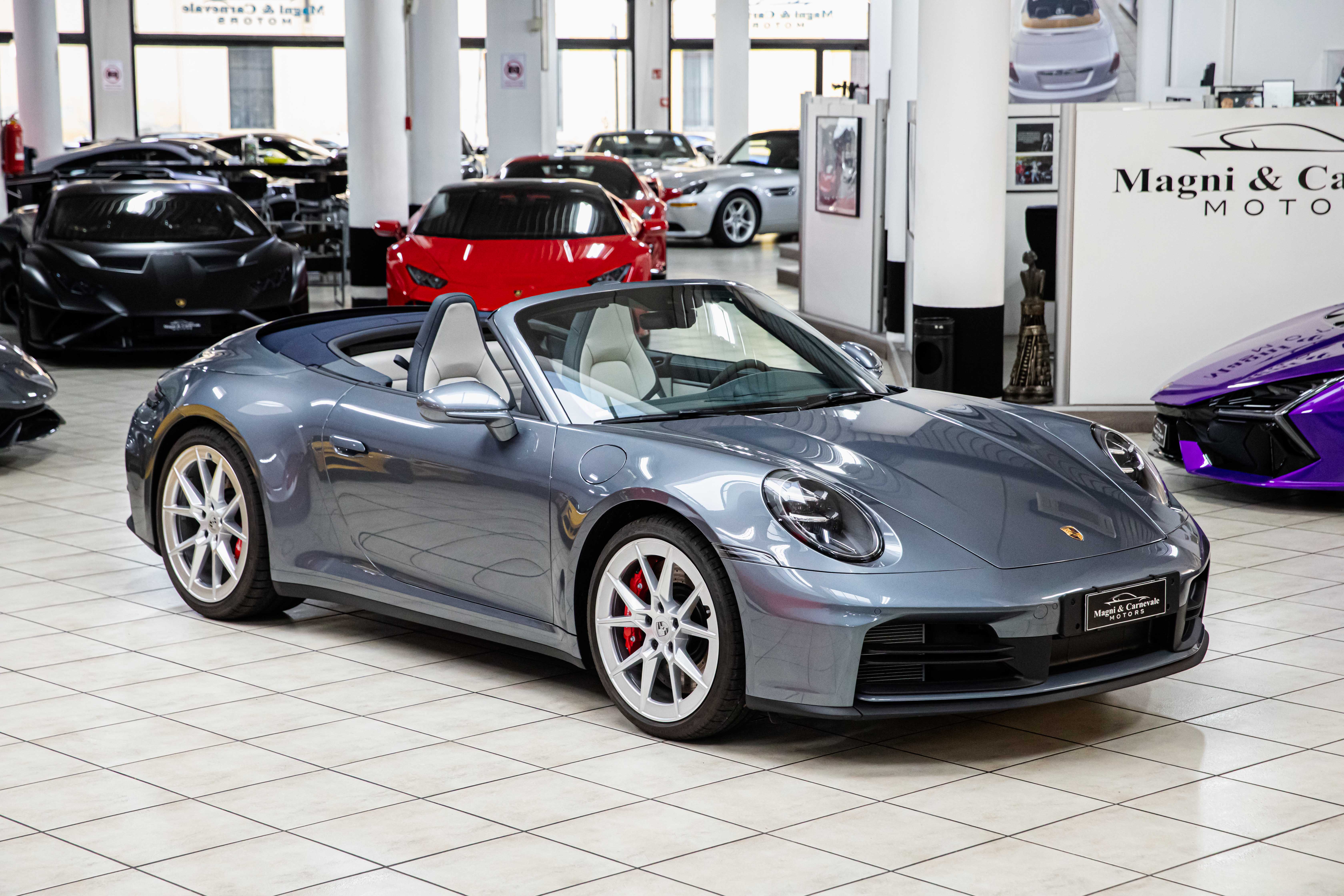 2025 Porsche 911 Carrera S Cabriolet proposée par un concessionnaire spécialisé à Milan, Italie, photo 2 sur 20