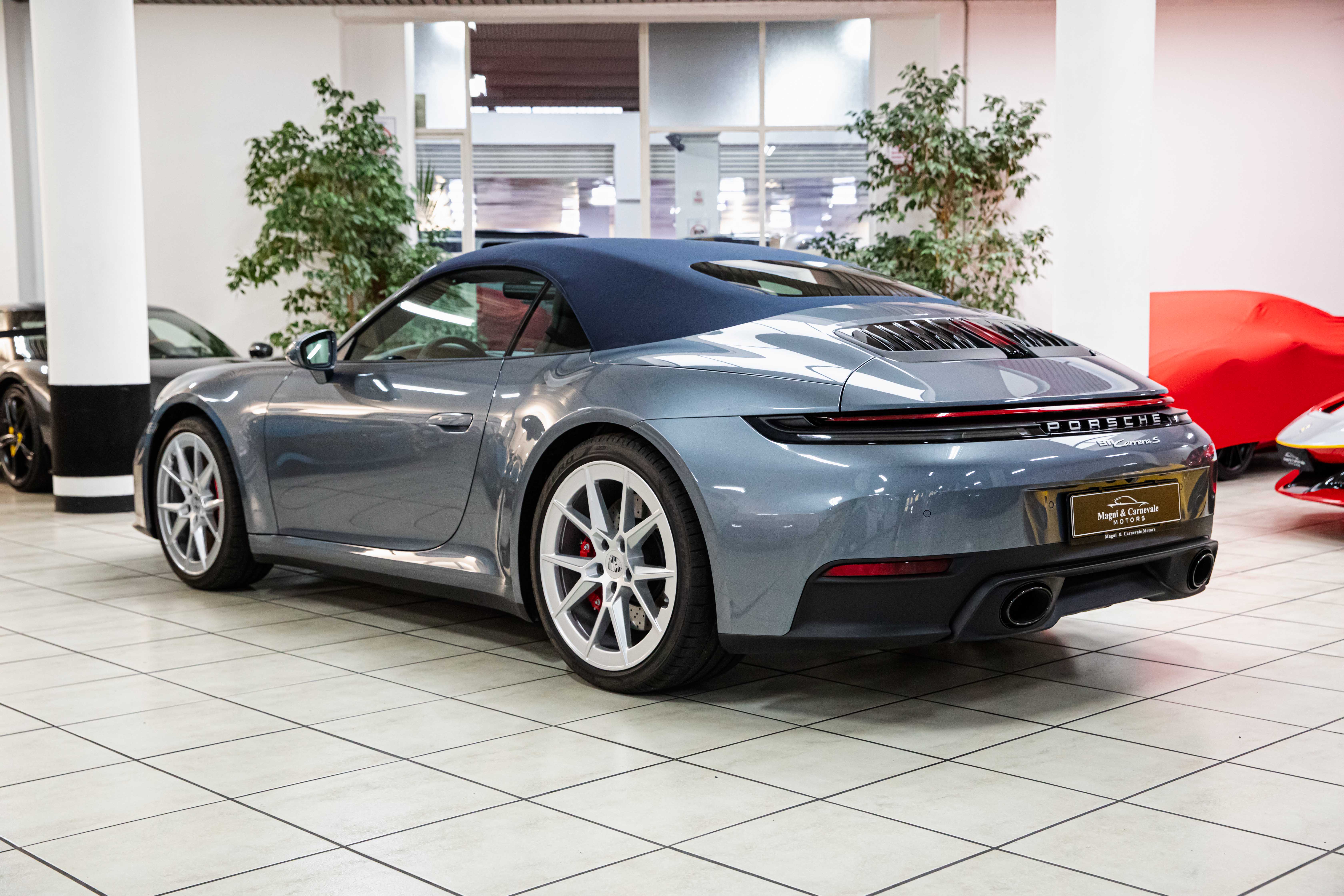 2025 Porsche 911 Carrera S Cabriolet proposée par un concessionnaire spécialisé à Milan, Italie, photo 8 sur 20