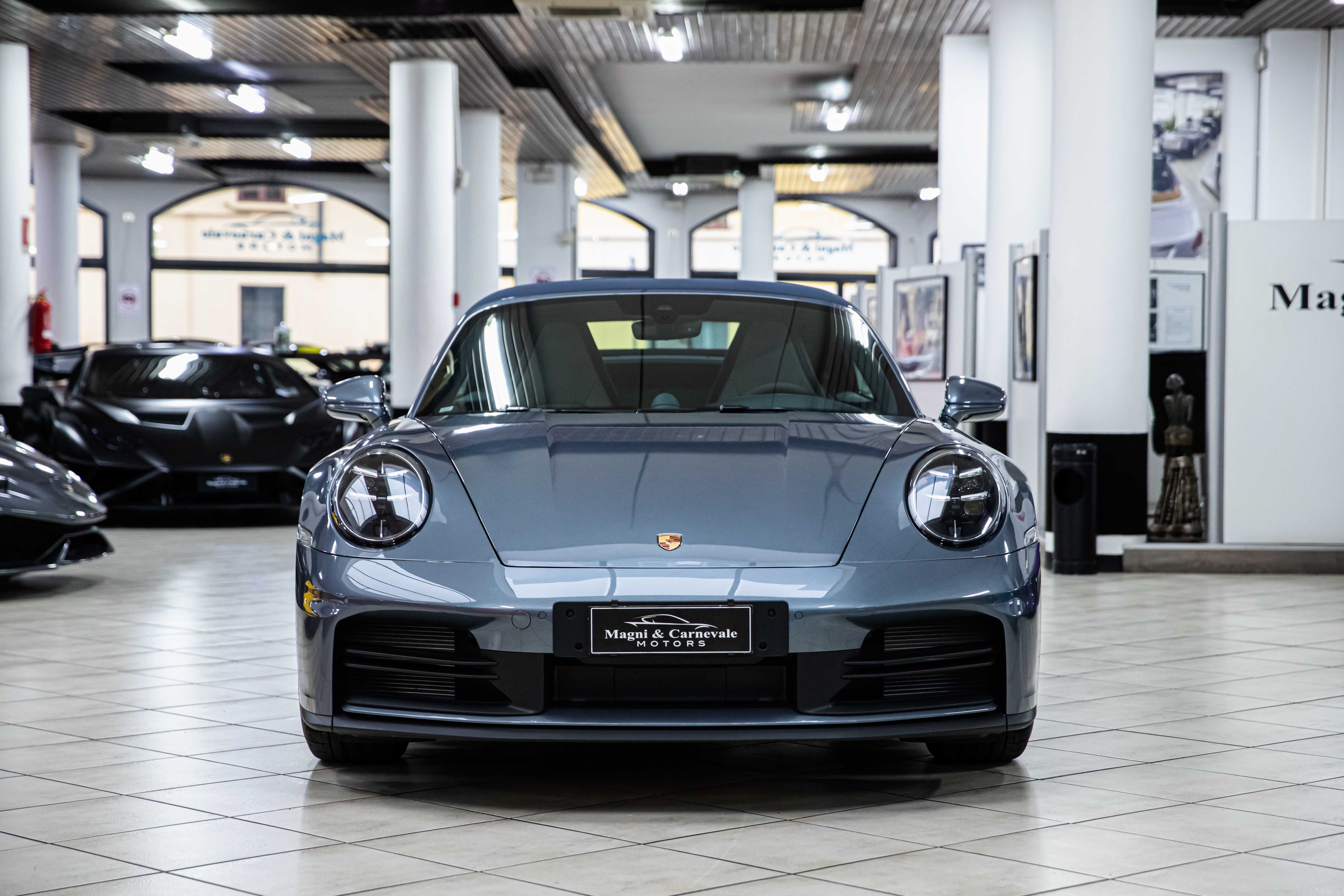 2025 Porsche 911 Carrera S Cabriolet proposée par un concessionnaire spécialisé à Milan, Italie, photo 9 sur 20